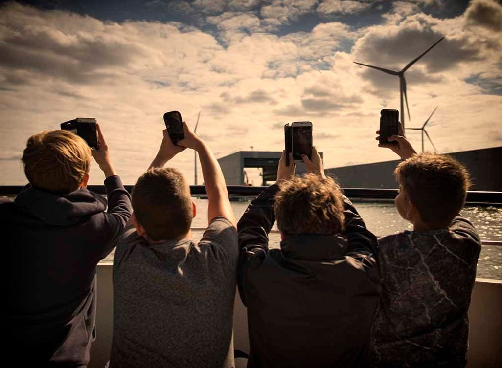 Havenlandklassen: enkel leerlingen maken een foto tijdens de cursus 'phonografie'