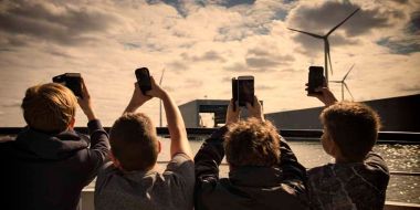 Havenlandklassen: enkel leerlingen maken een foto tijdens de cursus 'phonografie'